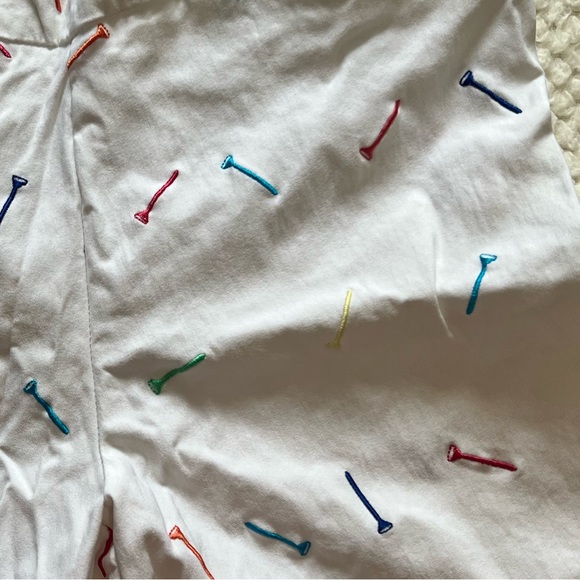 White golf shorts. - Picture 5 of 5